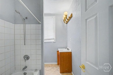 Spacious duplex in popular Eastside neighborhood available - photo 14