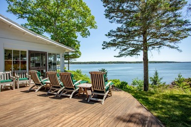 Built in 1917 by John Aspinwall, this extraordinary retreat is - photo 17
