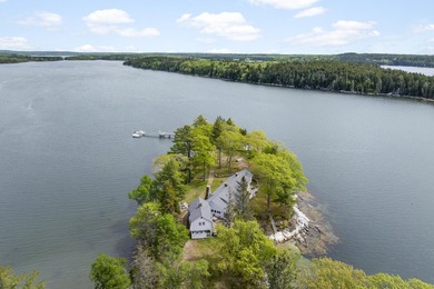 Built in 1917 by John Aspinwall, this extraordinary retreat is - photo 34