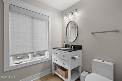 Rare opportunity to own a beautifully high-end renovated corner - photo 12