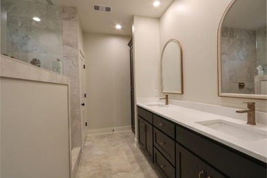 NEW CONSTRUCTION! Breathtaking new property with lake views and - photo 12