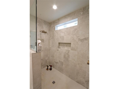 NEW CONSTRUCTION! Breathtaking new property with lake views and - photo 13