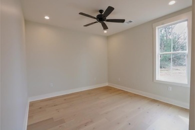 NEW CONSTRUCTION! Breathtaking new property with lake views and - photo 14