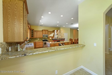 :3 +- Acre Riverfront Estate Home w/ Att 2 car garage plus a - photo 17