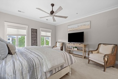 Rare opportunity to own a beautifully high-end renovated corner - photo 18