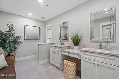 Rare opportunity to own a beautifully high-end renovated corner - photo 20
