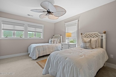 Rare opportunity to own a beautifully high-end renovated corner - photo 23
