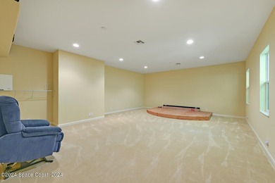 :3 +- Acre Riverfront Estate Home w/ Att 2 car garage plus a - photo 24
