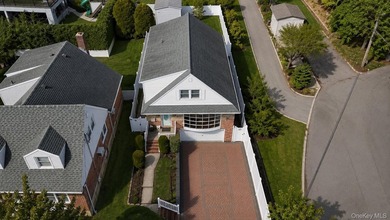Welcome to this beautifully designed 5-bedroom, 3-bath home in - photo 3