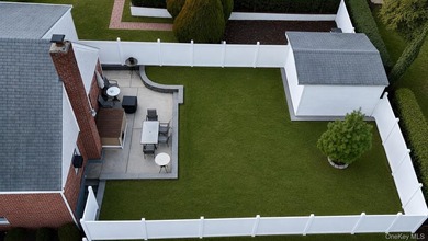 Welcome to this beautifully designed 5-bedroom, 3-bath home in - photo 4