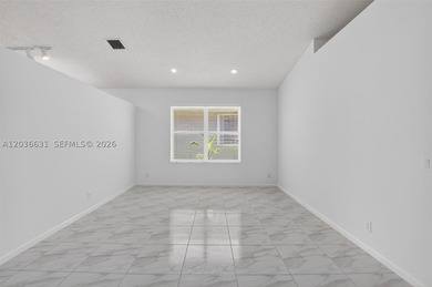 Welcome to this well-maintained Palm Beach residence in Estates - photo 12