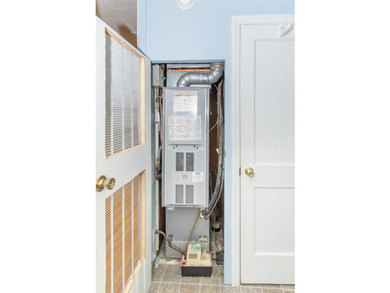 ALL LOANS ACCEPTED!! Step inside this quaint and charming - photo 14