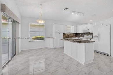 Welcome to this well-maintained Palm Beach residence in Estates - photo 21