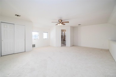 Welcome to the Victorian Homeowners Association in Wantagh. This - photo 21