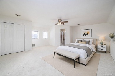 Welcome to the Victorian Homeowners Association in Wantagh. This - photo 22