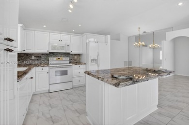 Welcome to this well-maintained Palm Beach residence in Estates - photo 23