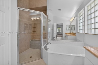 Welcome to this well-maintained Palm Beach residence in Estates - photo 30
