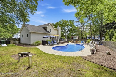 Beautifully updated home on an oversized 18,000+ sq ft corner - photo 46