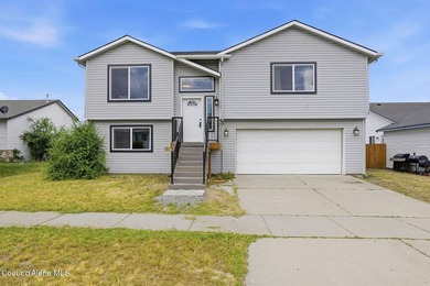 4-bedroom, 2-bath home with a large fenced backyard and no HOA - photo 1