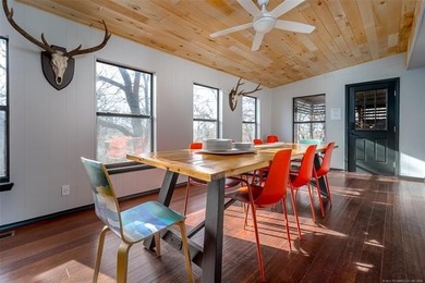 Rustic charm meets modern comfort in this beautifully log cabin - photo 11