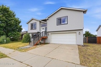 4-bedroom, 2-bath home with a large fenced backyard and no HOA - photo 3