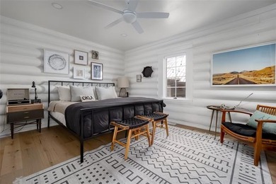 Rustic charm meets modern comfort in this beautifully log cabin - photo 15