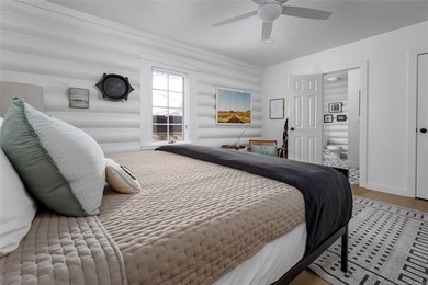 Rustic charm meets modern comfort in this beautifully log cabin - photo 17