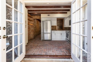 Stunning property where historic charm meets quiet luxury in the - photo 20