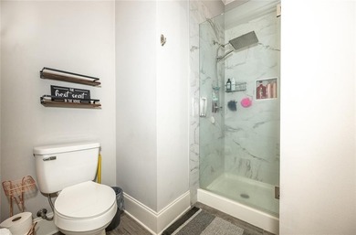 Welcome to Turtle Creek! This beautifully updated 5-bedroom - photo 21