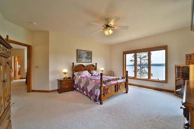 Magnificent Kabetogama Lake home on 14 acres. This custom-built - photo 21