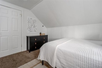 Rustic charm meets modern comfort in this beautifully log cabin - photo 25