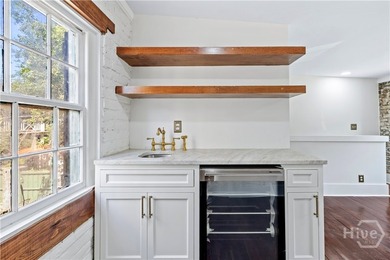 Stunning property where historic charm meets quiet luxury in the - photo 29