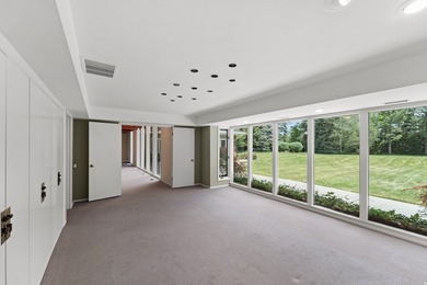 Tucked away behind a private tree-lined drive in one of - photo 10