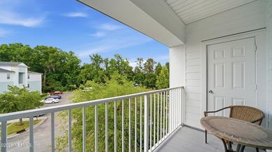 Welcome to this beautifully maintained top-floor end unit condo - photo 33