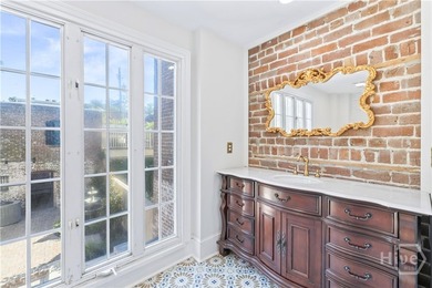 Stunning property where historic charm meets quiet luxury in the - photo 43