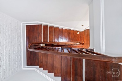 Stunning property where historic charm meets quiet luxury in the - photo 44