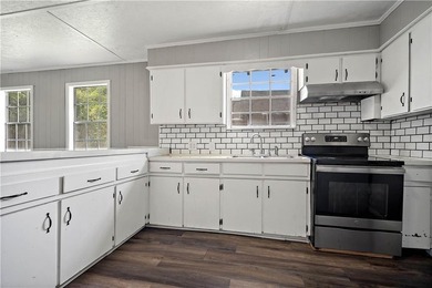 INVESTMENT OPPORTUNITY IN THE HEART OF MOBILE! This previously - photo 7