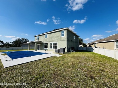 Located in the gated Bayside Lakes community, this spacious 3 - photo 2