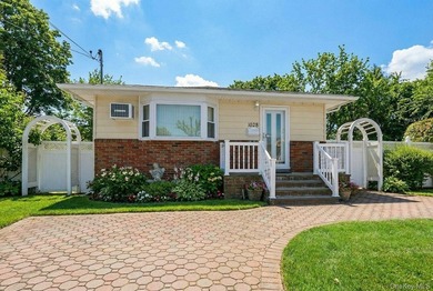 Welcome to this beautifully maintained ranch-style home offering - photo 1
