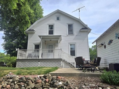 Charming 4-bedroom home with lovely river views and warm - photo 3