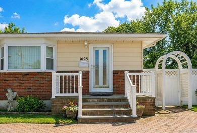 Welcome to this beautifully maintained ranch-style home offering - photo 3