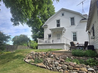 Charming 4-bedroom home with lovely river views and warm - photo 4