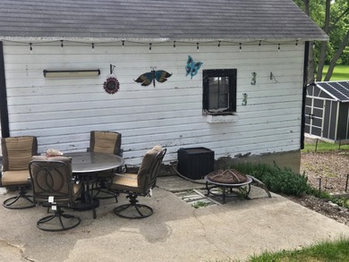 Charming 4-bedroom home with lovely river views and warm - photo 7