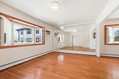 Welcome to this beautifully maintained ranch-style home offering - photo 7