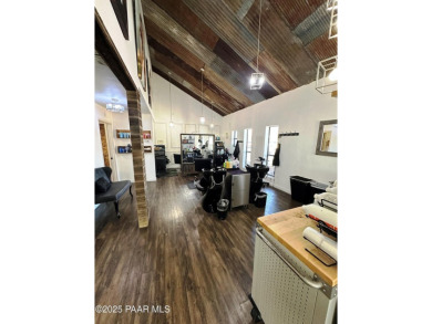 Perfect commercial building situated for 1 or two tenants, with