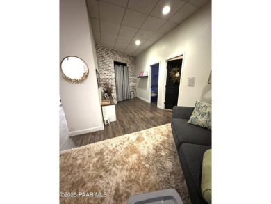 Perfect commercial building situated for 1 or two tenants, with