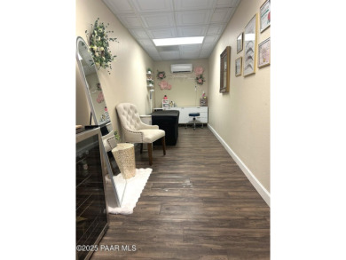 Perfect commercial building situated for 1 or two tenants, with