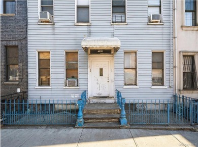 JUST LISTED! 6-UNIT MULTI-FAMILY BUILDING | 12 BEDROOMS, 6 - photo 2