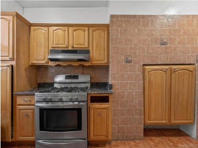 JUST LISTED! 6-UNIT MULTI-FAMILY BUILDING | 12 BEDROOMS, 6 - photo 4