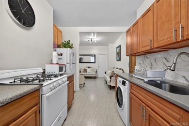 JUST LISTED! 6-UNIT MULTI-FAMILY BUILDING | 12 BEDROOMS, 6 - photo 6